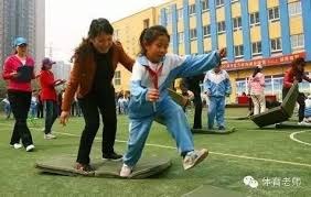 大卫拉亚在终场哨音吹响时反应