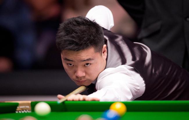 用激烈言辞 用激烈言辞